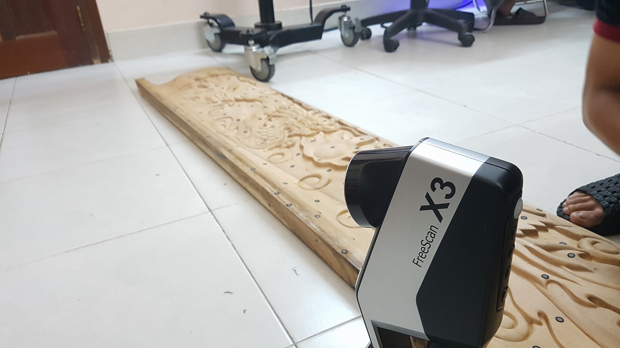Chiêm ngưỡng máy quét 3D quét mẫu gỗ tốc độ cao