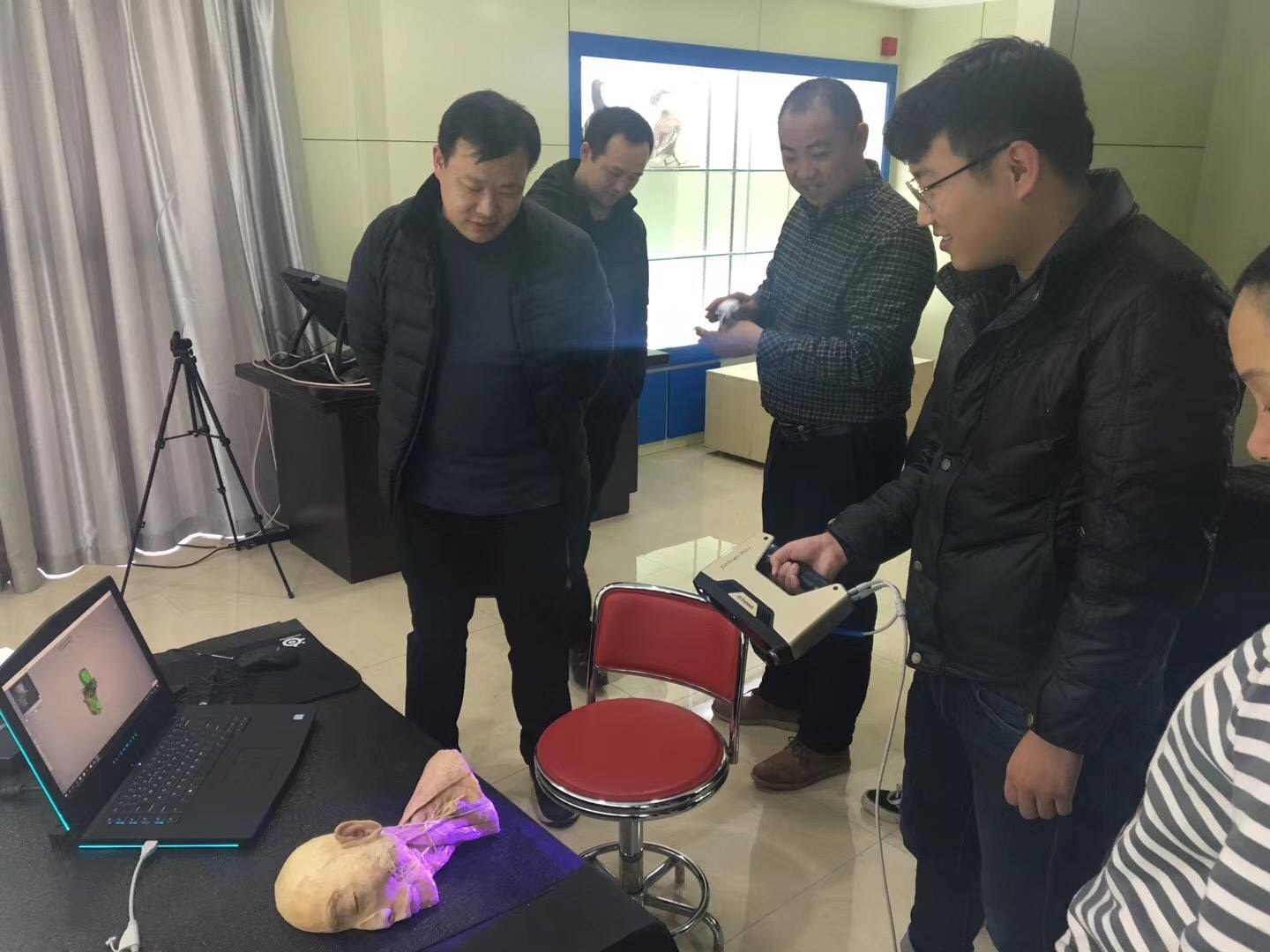 Wenbin Wang‎ | Máy scan 3D Einscan Pro giúp sinh viên học y học.