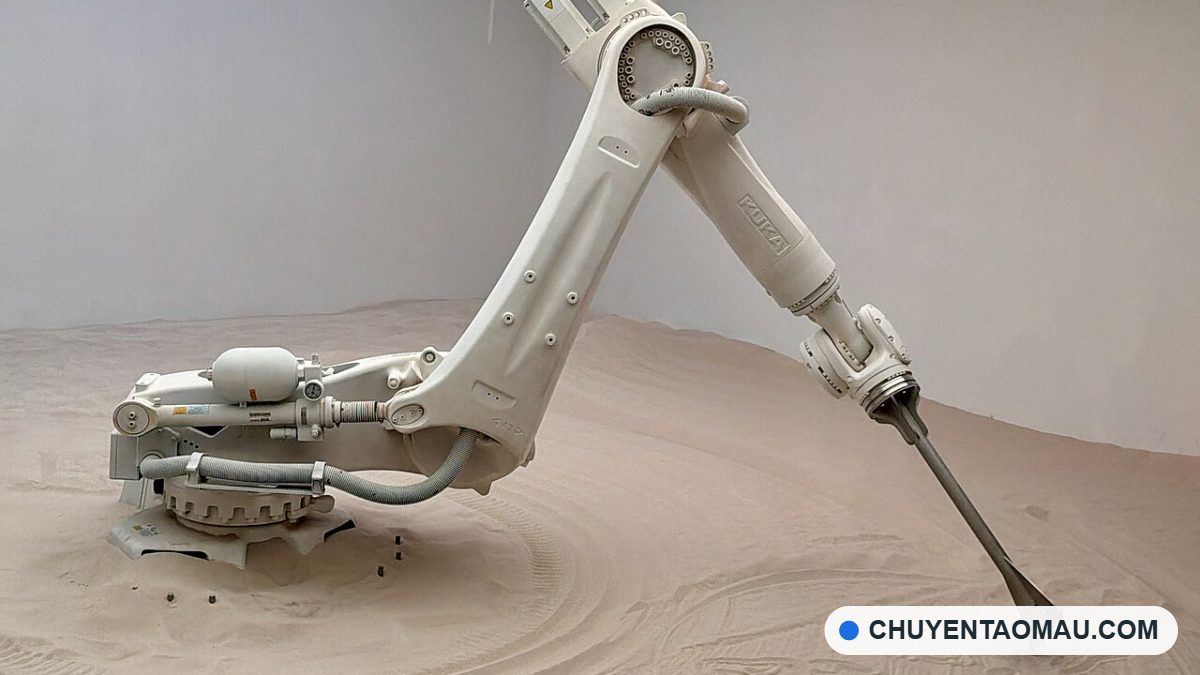 Robots and 3D printing: from a 2,300-printer farm to a container factory running on recycled plastic